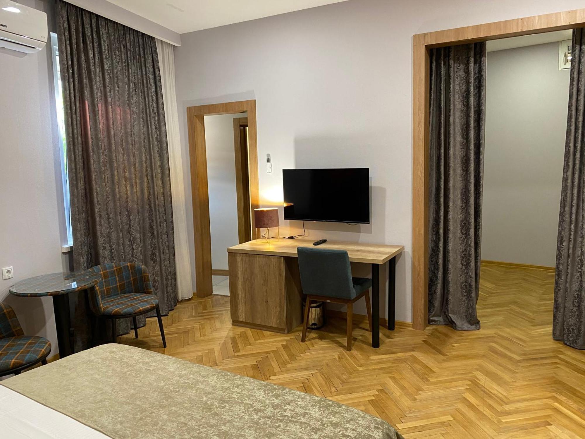 Hotel Banovani Tbilissi Extérieur photo